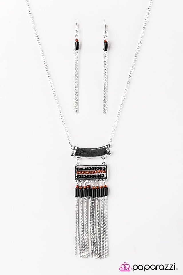 Paparazzi ♥ Canyon Winds - Black ♥ Necklace