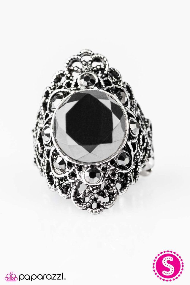 Paparazzi ♥ Vintage Vixen - Silver ♥ Ring
