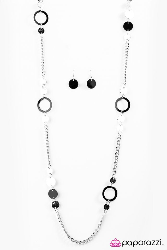 Paparazzi ♥ Cant Fight The Moonlight - Black ♥ Necklace