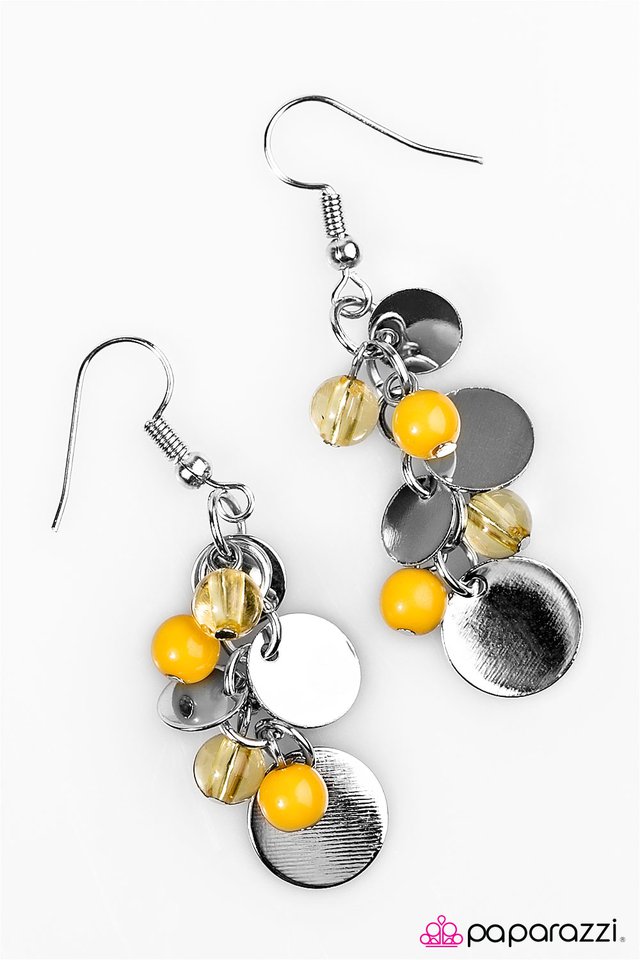 Paparazzi ♥ Shake, Shake, Shake - Yellow ♥ Earrings