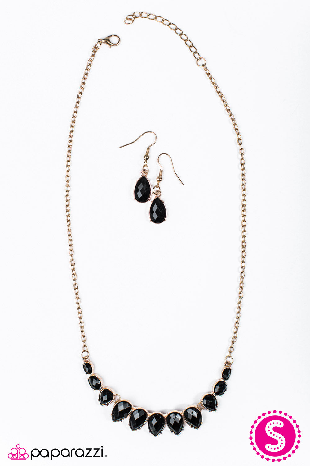 Paparazzi ♥ Harlem Heirloom - Black ♥ Necklace