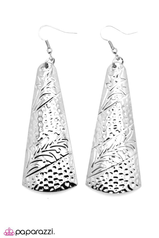 Paparazzi ♥ Taking Shape - Silver ♥ Earrings