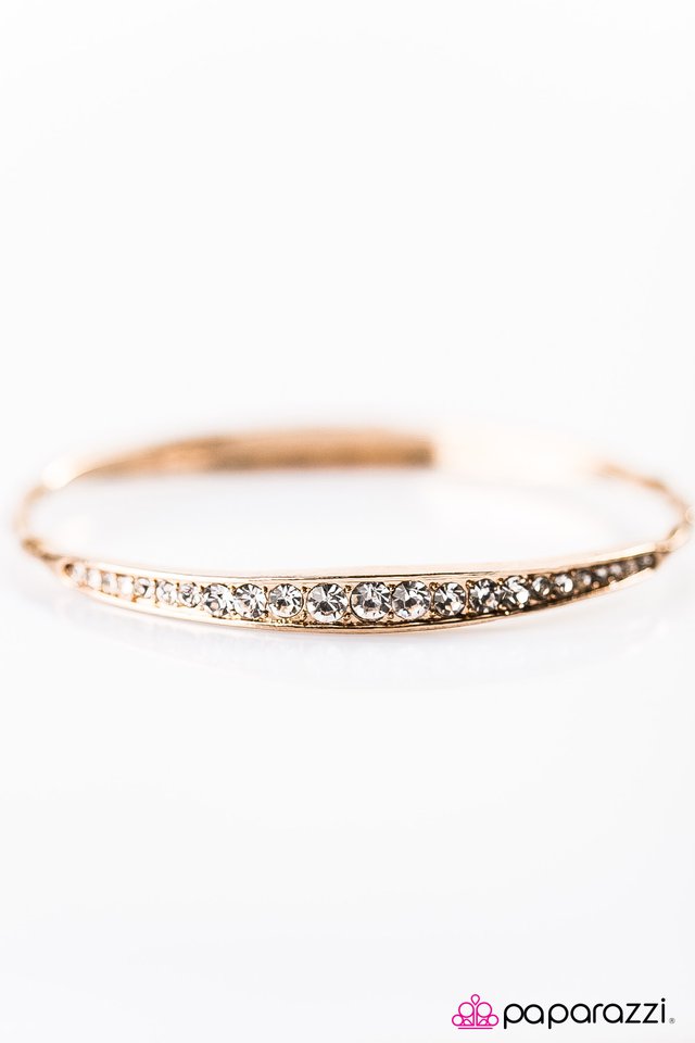 Paparazzi ♥ Rub Some GLITTER On It - Gold ♥ Bracelet