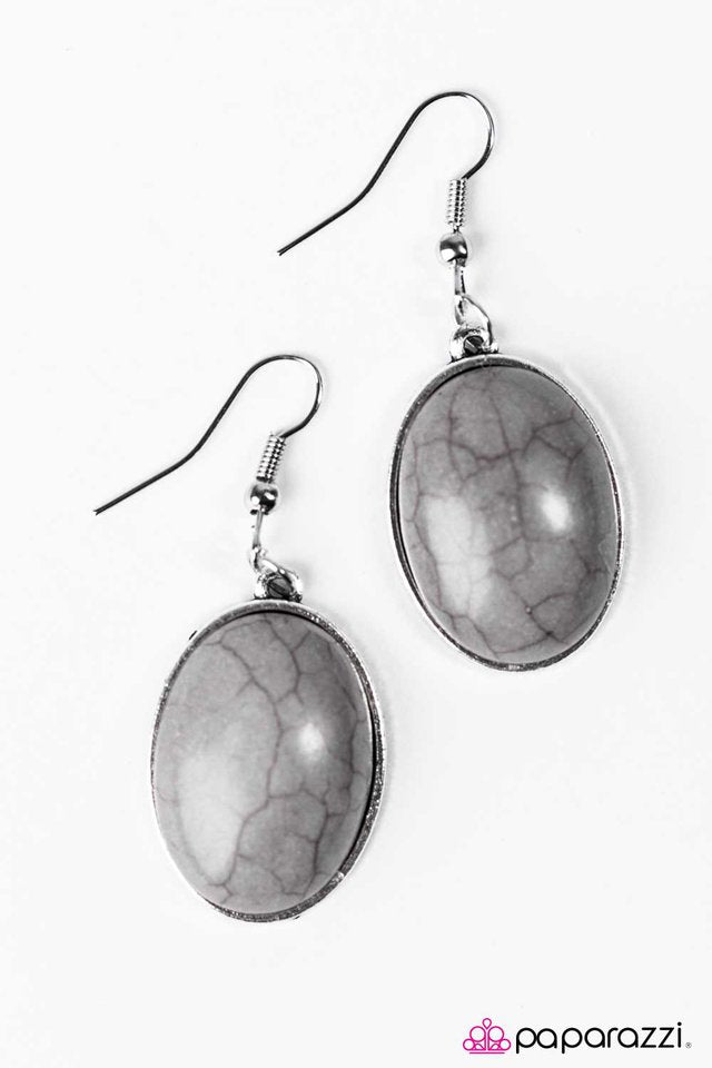 Paparazzi ♥ Ranch Romance - Silver ♥ Earrings