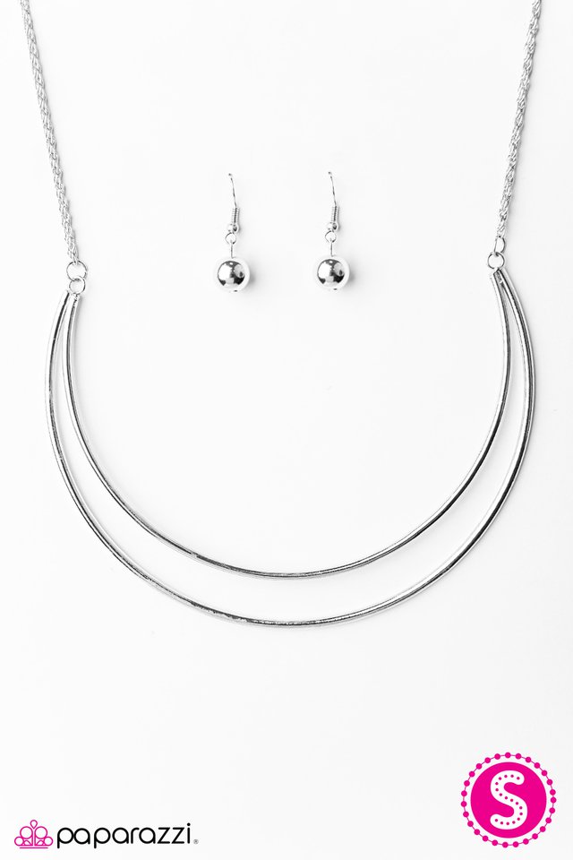Paparazzi ♥ Moon Goddess - Silver ♥ Necklace
