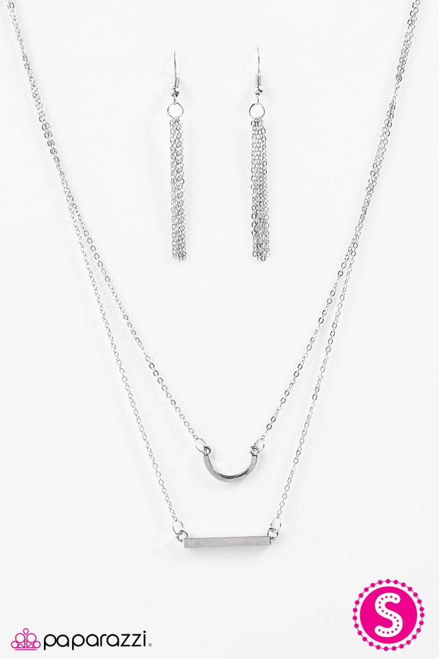 Paparazzi ♥ Lucky Streak - Silver ♥ Necklace