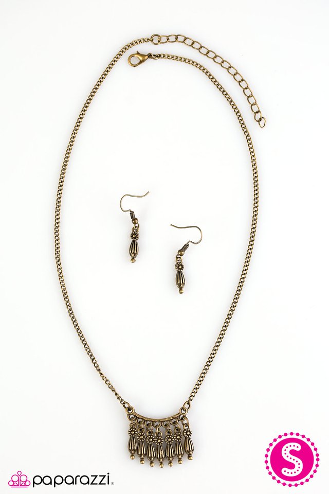 Paparazzi ♥ Little Oasis - Brass ♥ Necklace