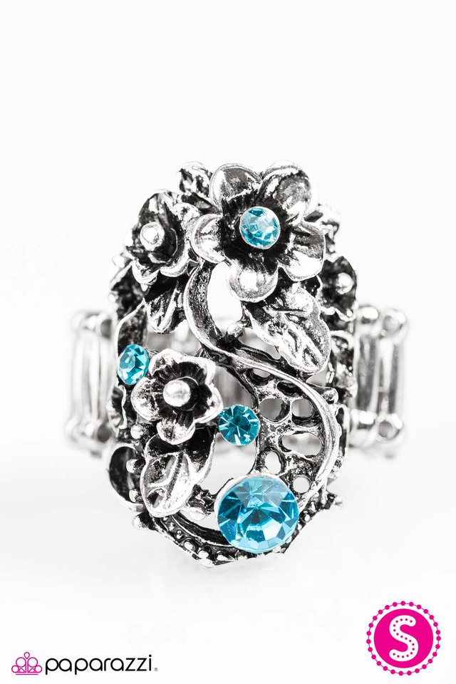 Paparazzi ♥ Toss The Bouquet - Blue ♥ Ring
