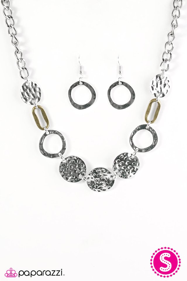 Paparazzi ♥ Cave Craze - Silver ♥ Necklace