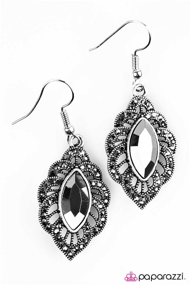 Paparazzi ♥ Vegas Vacation - Silver ♥ Earrings