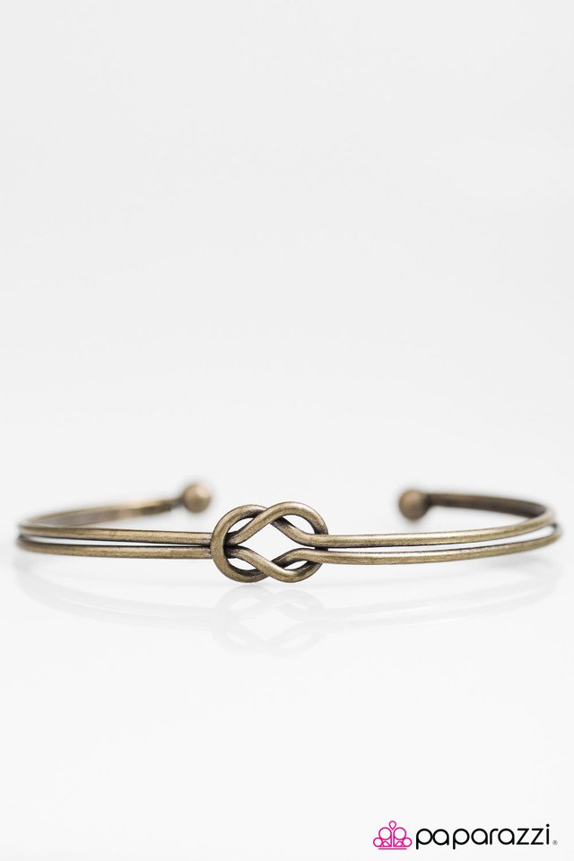 Paparazzi ♥ Love Me KNOT - Brass ♥ Bracelet