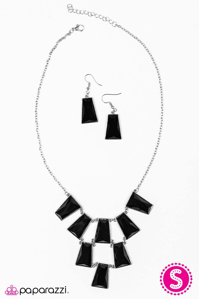 Paparazzi ♥ Anything GALAPAGOS! - Black ♥ Necklace