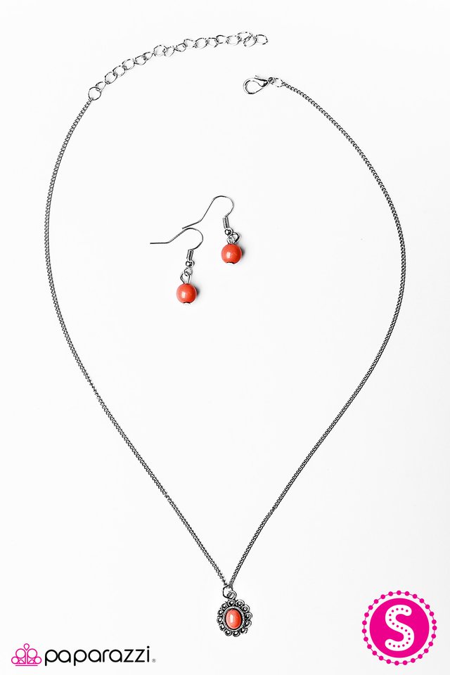 Paparazzi ♥ Modest Of Them All - Orange ♥ Necklace