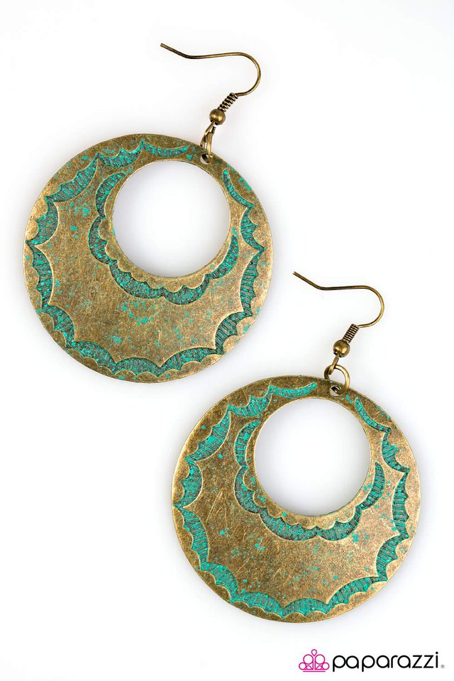 Paparazzi ♥ Bad Blood - Brass ♥ Earrings