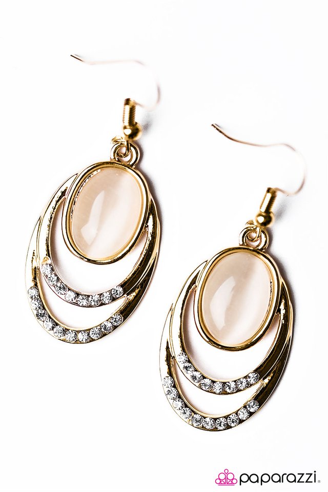 Paparazzi ♥ Moonlight Over Paris - Gold ♥ Earrings