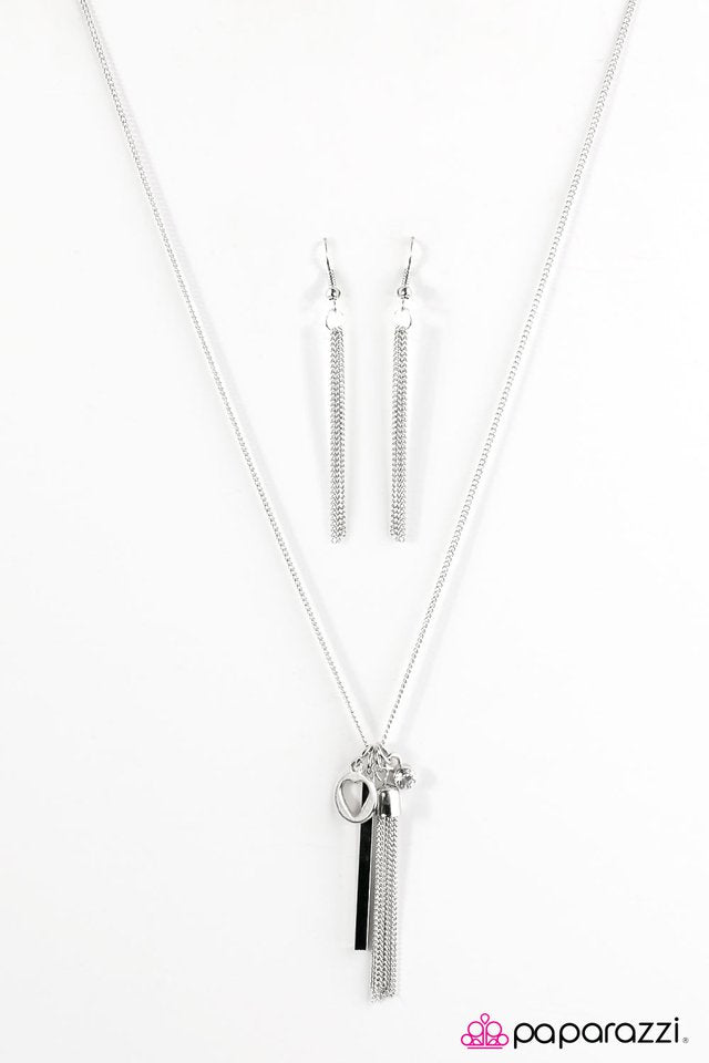 Paparazzi ♥ GLEAM Team - White ♥ Necklace