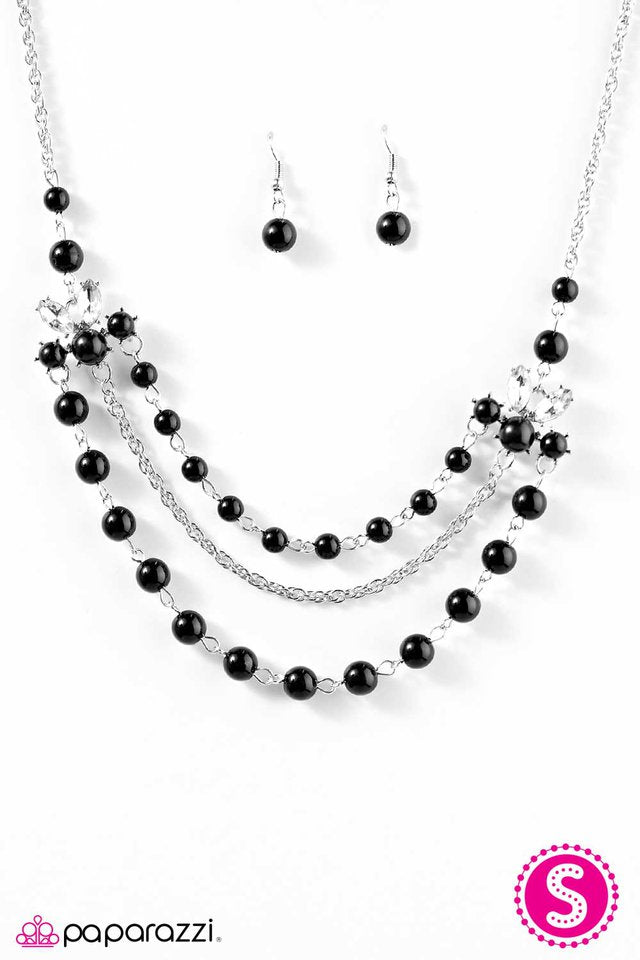 Paparazzi ♥ Miss Magnificent - Black ♥ Necklace