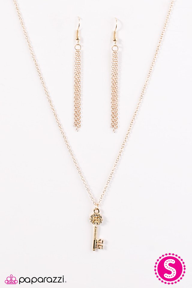 Paparazzi ♥ Best Kept Secret - Gold ♥ Necklace