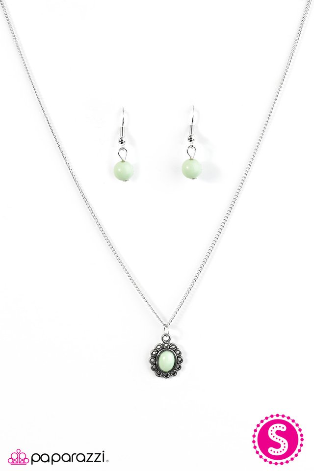 Paparazzi ♥ Modest Of Them All - Green ♥ Necklace