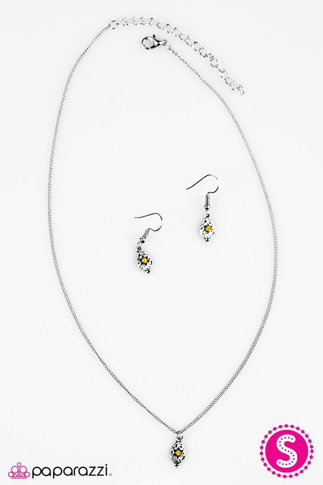 Paparazzi ♥ Shine Your Brightest - Yellow ♥ Necklace