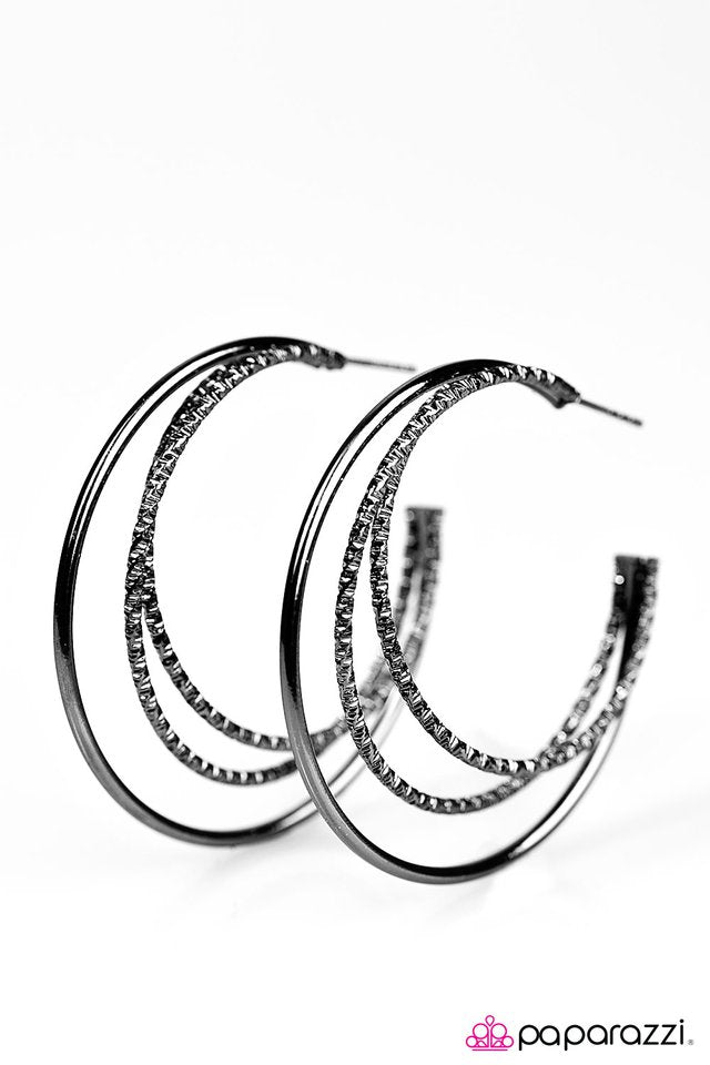 Paparazzi ♥ Out Of Orbit - Black ♥ Earrings