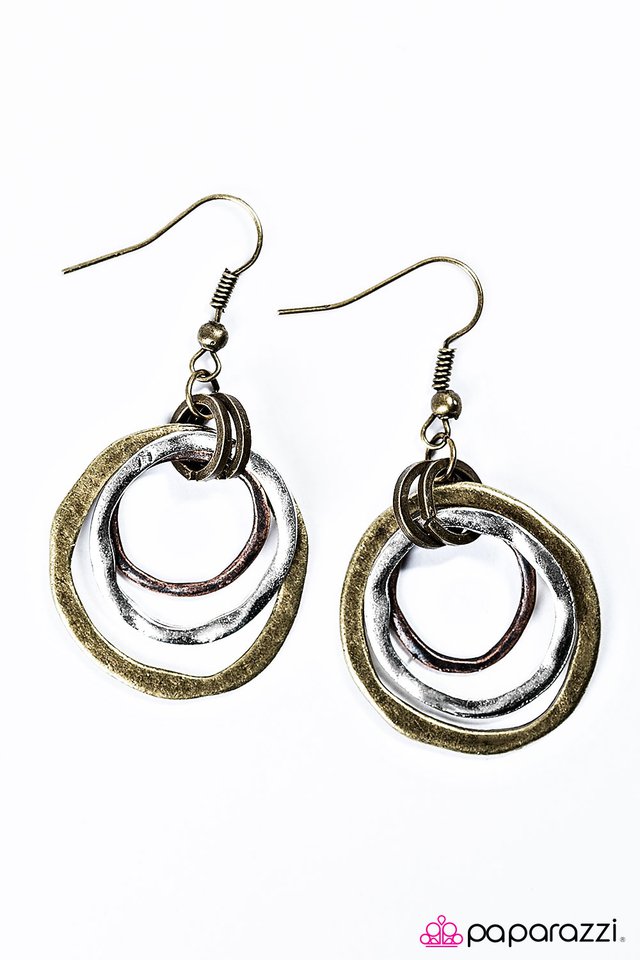 Paparazzi ♥ Miss Movin On - Brass ♥ Earrings