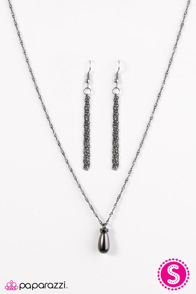 Paparazzi ♥ Modern Etiquette - Black ♥ Necklace