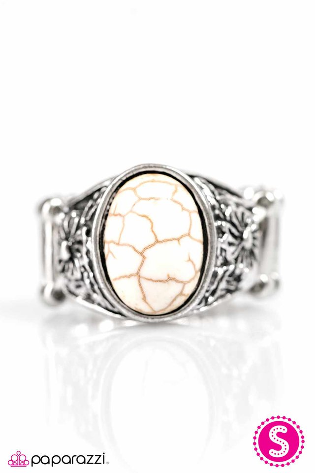 Paparazzi ♥ Fiji Finesse - White ♥ Ring