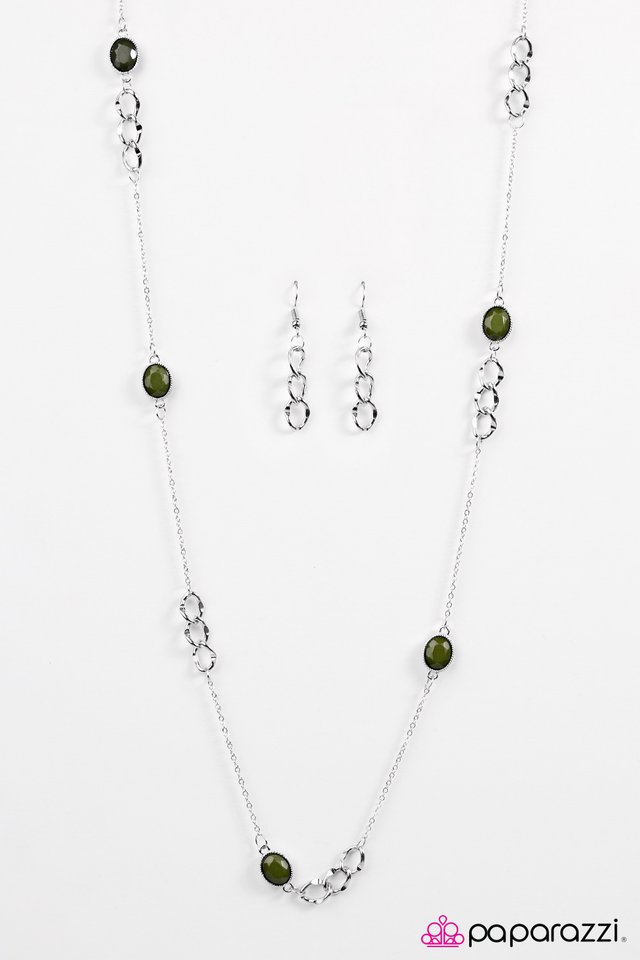 Paparazzi ♥ Parisian Romance - Green ♥ Necklace