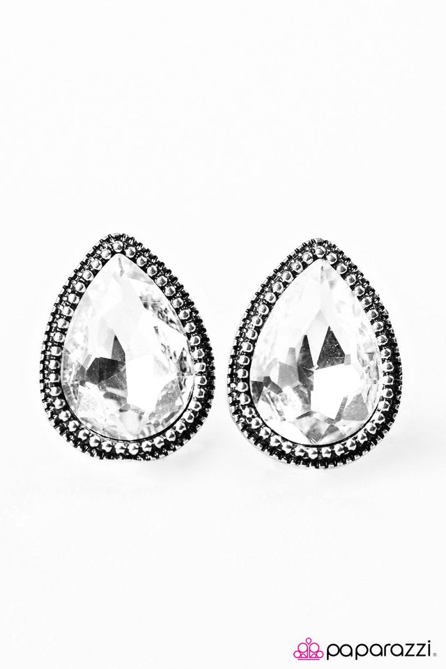 Paparazzi ♥ Big City Romance - White ♥ Post Earrings