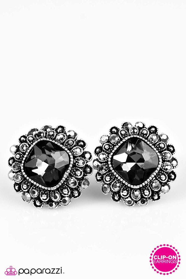 Paparazzi ♥ Victory Dance - Silver ♥ Clip-On