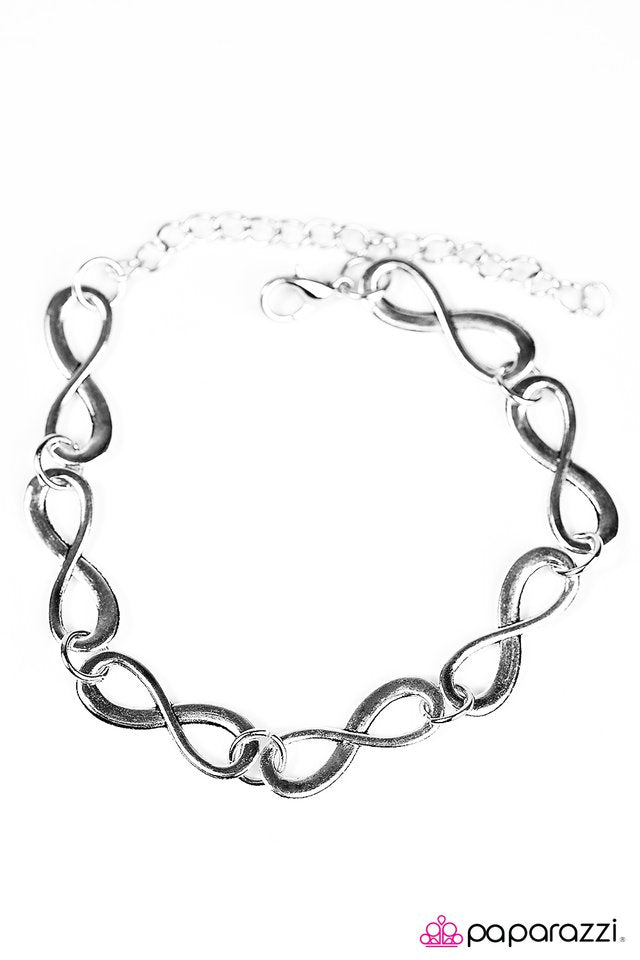 Paparazzi ♥ Give Me Time - Silver ♥ Bracelet