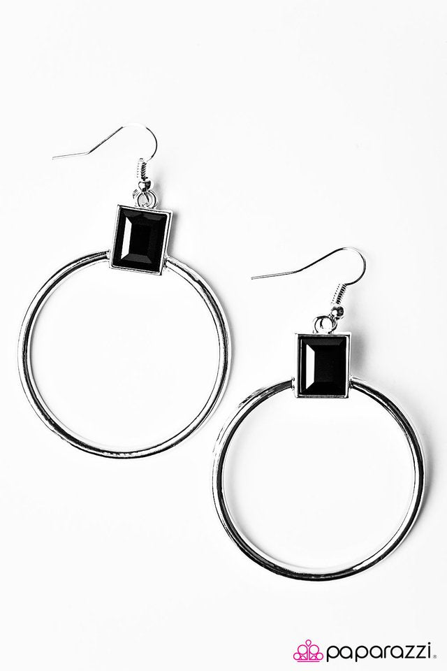 Paparazzi ♥ Keep GLEAMing - Black ♥ Earrings