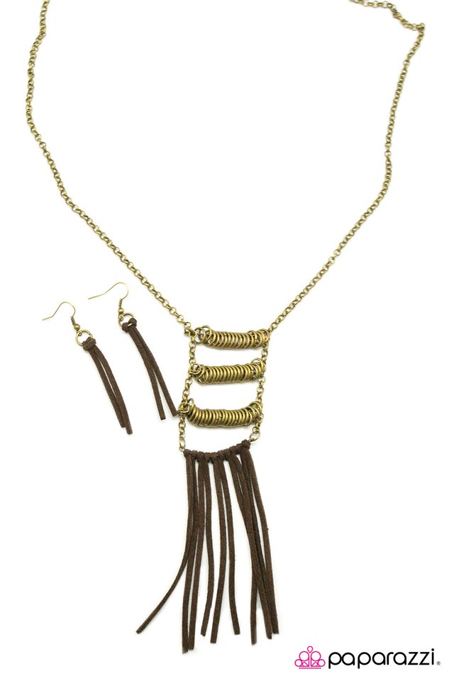 Paparazzi ♥ Persuede Me - Brass ♥ Necklace