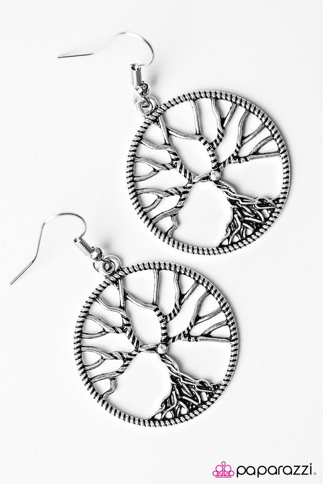 Paparazzi ♥ I WILLOW Survive - Silver ♥ Earrings