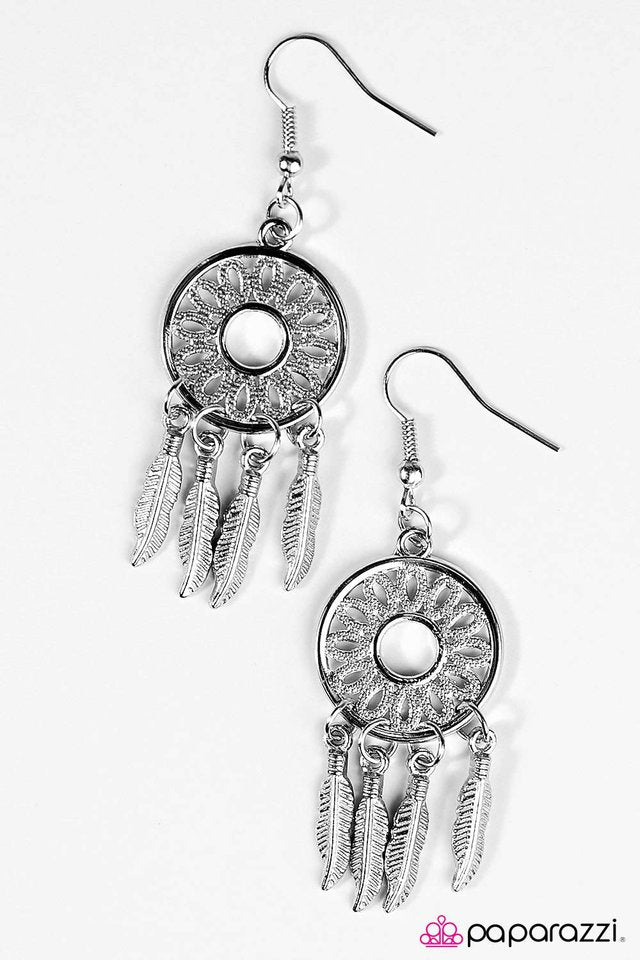Paparazzi ♥ Suncatcher - Silver ♥ Earrings