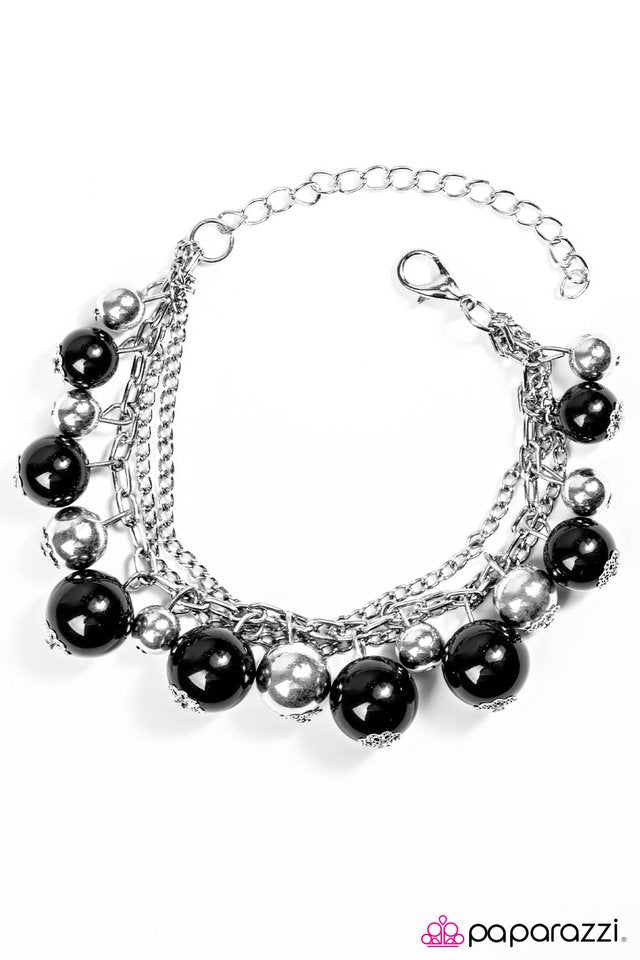 Paparazzi ♥ Get On Your Feet - Black ♥ Bracelet
