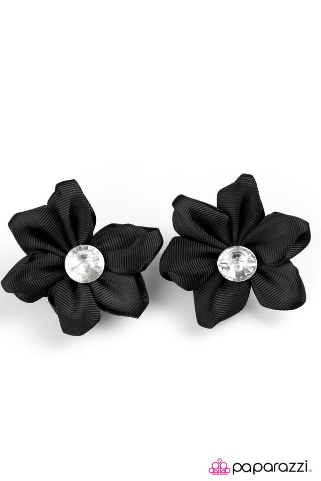 Paparazzi ♥ A Tale of Two Daisies - Black ♥ Hair Clip