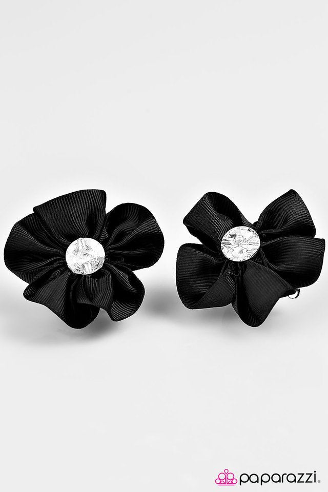 Paparazzi ♥ Tea Garden - Black ♥ Hair Clip
