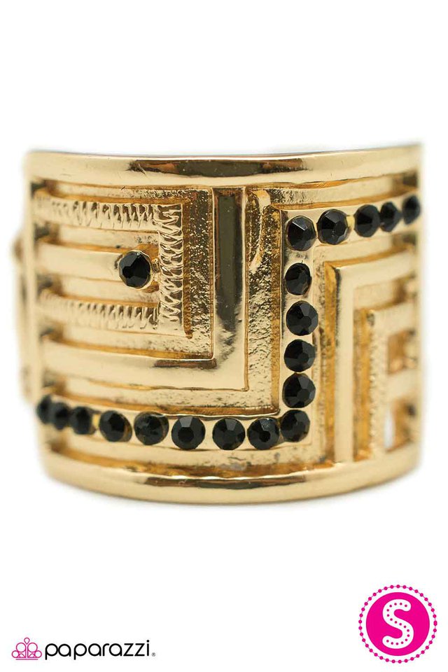 Paparazzi ♥ Golden Gladiator - Gold ♥ Ring