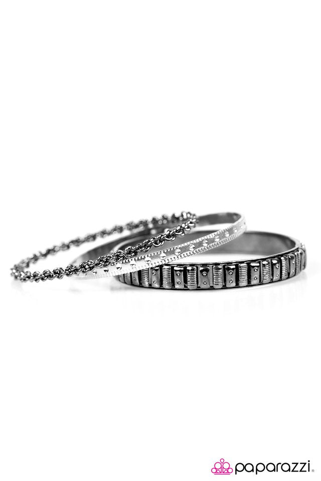 Paparazzi ♥ Metro Marvel - Black Bracelet ♥ Bracelet