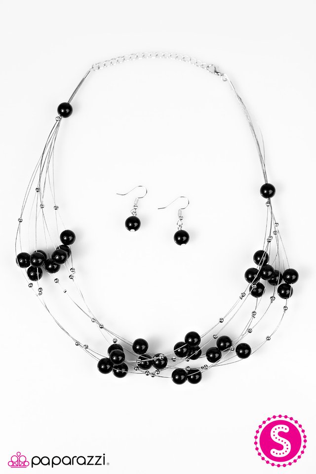 Paparazzi ♥ Pearl Armada - Black ♥ Necklace