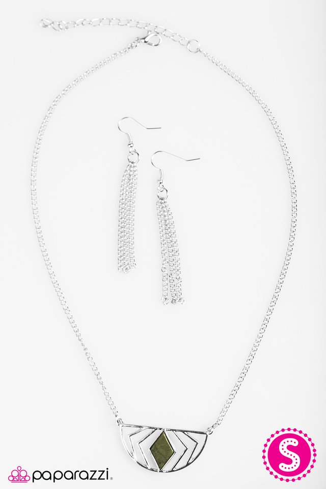 Paparazzi ♥ On The GEO - Green ♥ Necklace