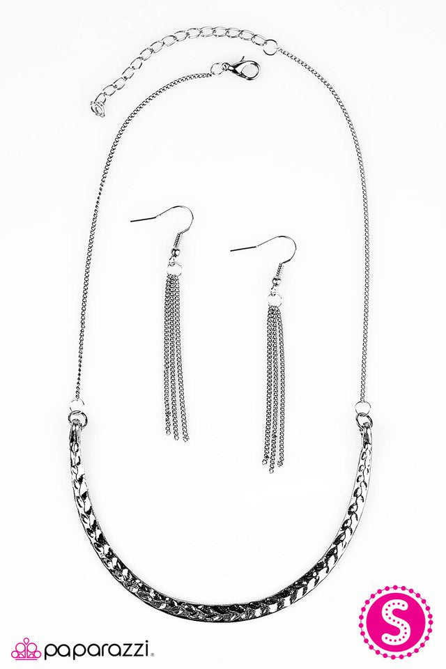 Paparazzi ♥ Bull-Headed - Black ♥ Necklace