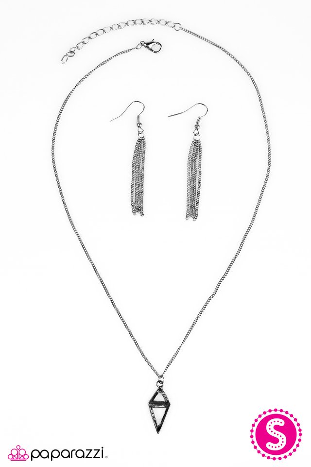 Paparazzi ♥ Pretty Prismatic - Black ♥ Necklace