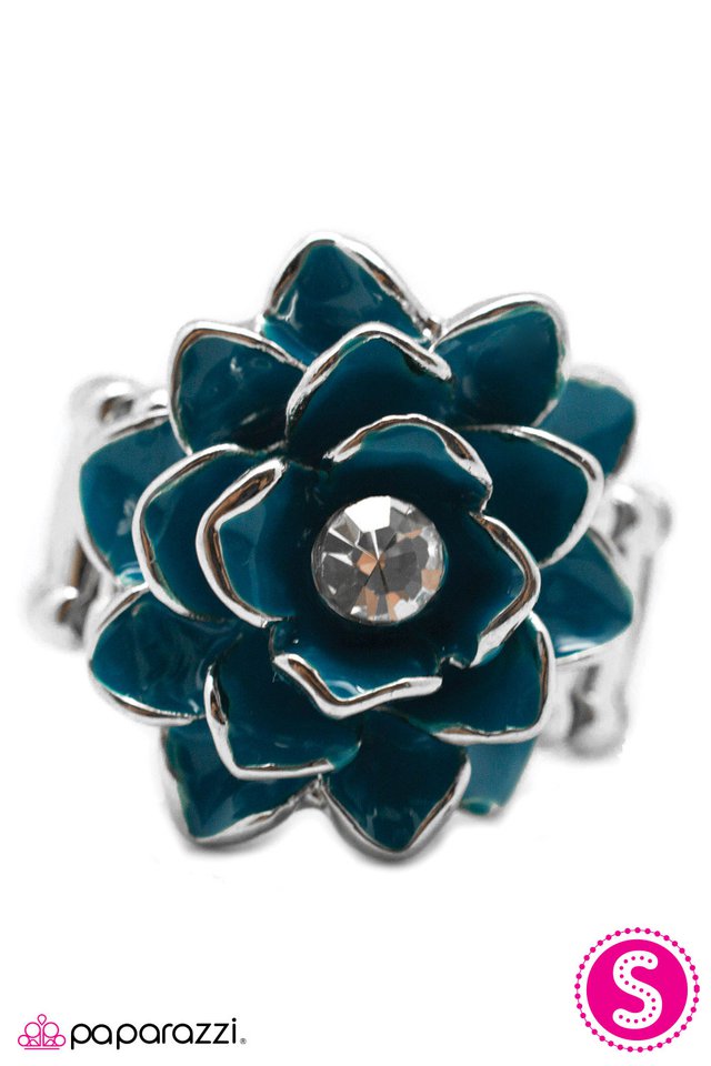 Paparazzi ♥ Ocean Blooms - Blue ♥ Ring