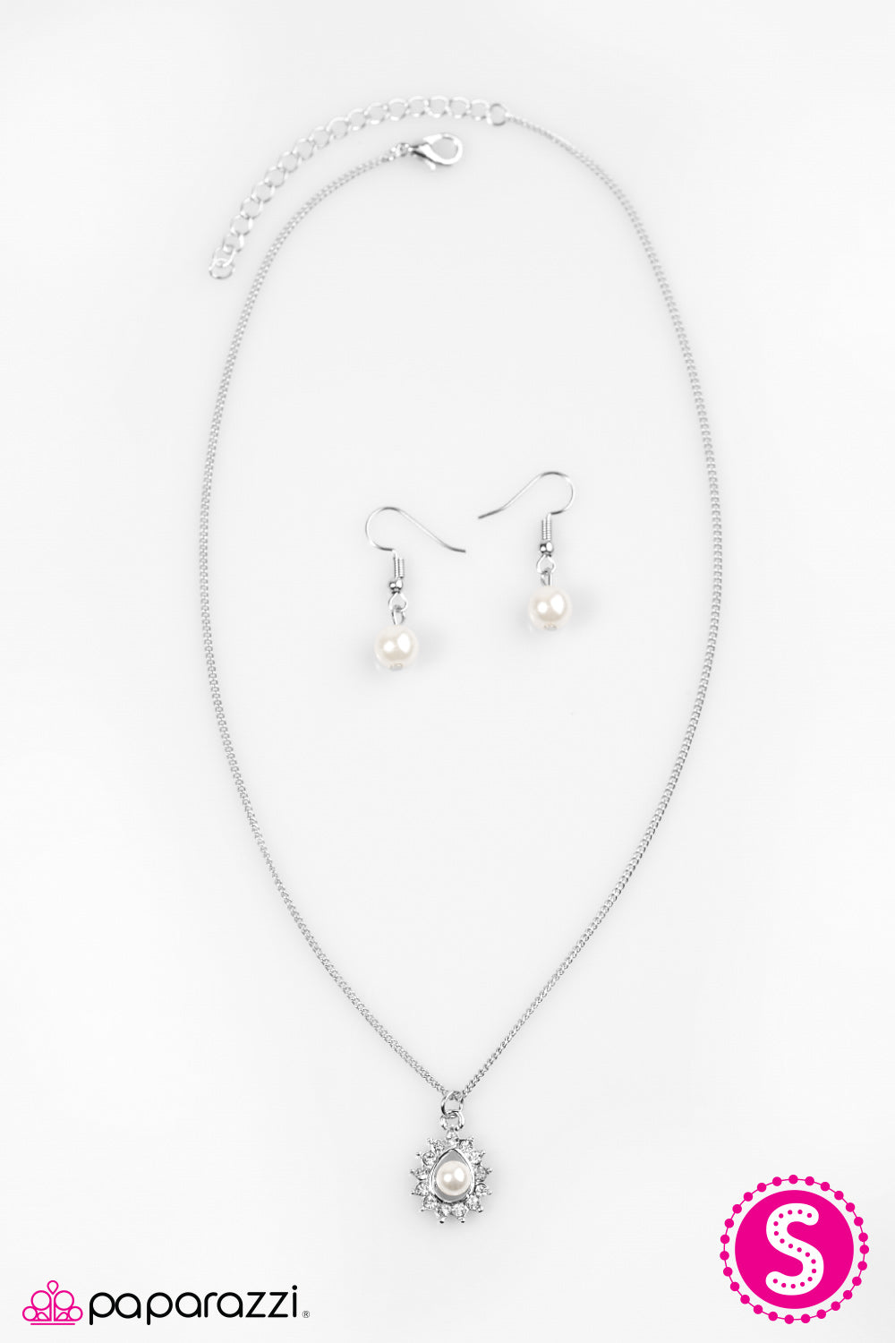 Paparazzi ♥ Elegance Is Beauty - White ♥ Necklace