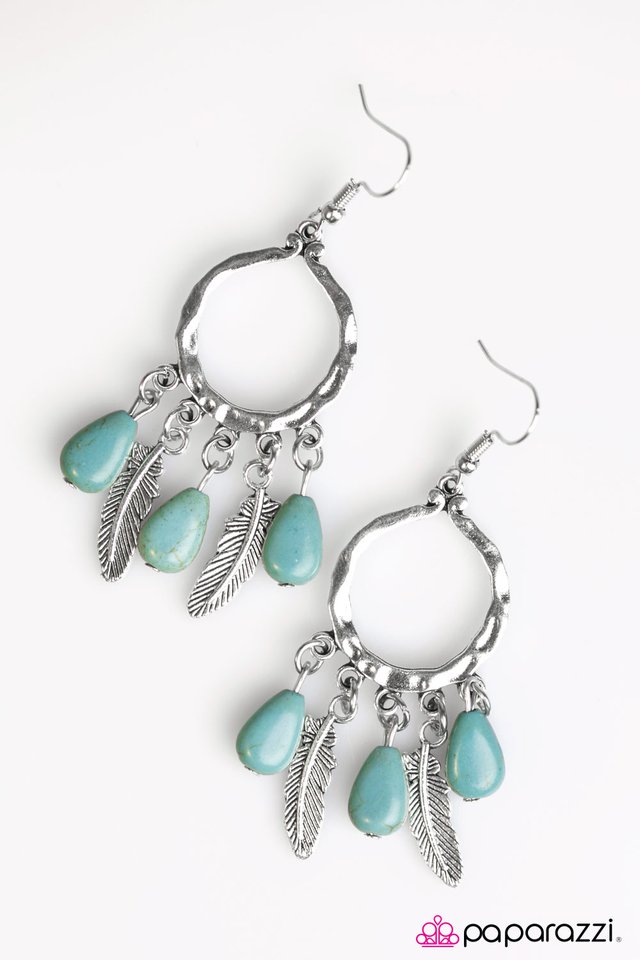 Paparazzi ♥ Perfect Landing - Blue ♥ Earrings