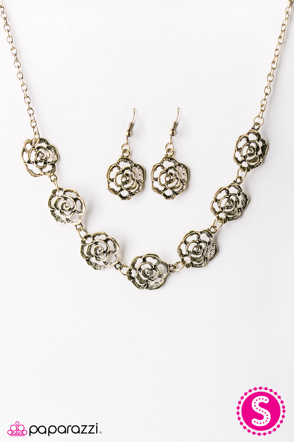 Paparazzi ♥ Until The Last Petal Falls - Brass ♥ Necklace