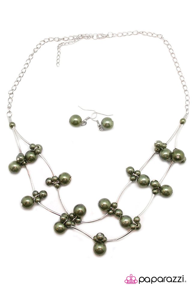 Paparazzi ♥ Instant Classic - Green ♥ Necklace